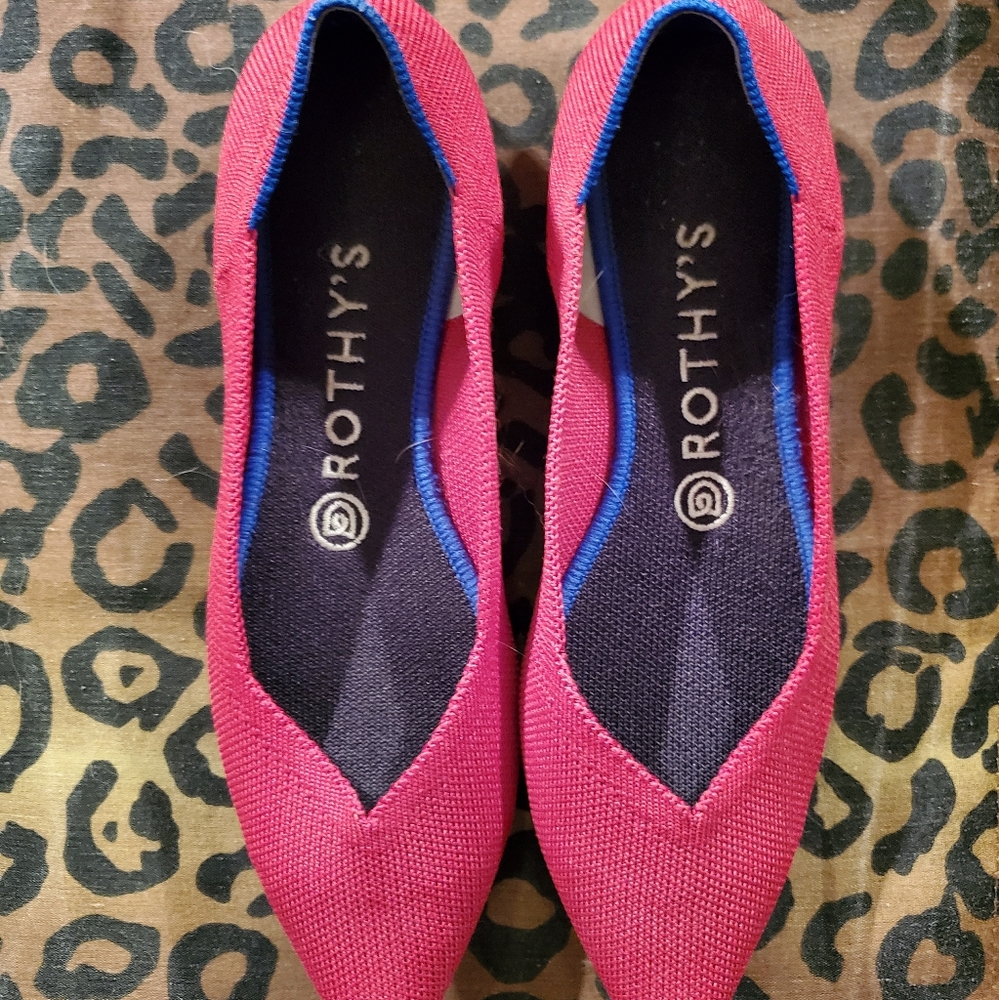 Rothys point in chili red
